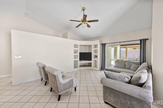7307 Chilibre Street, Bakersfield, CA 93313