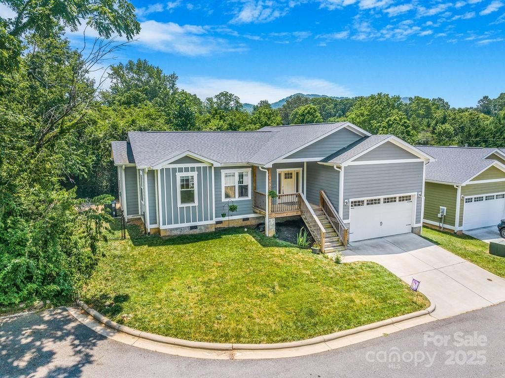 11 May Street, Asheville, NC 28803