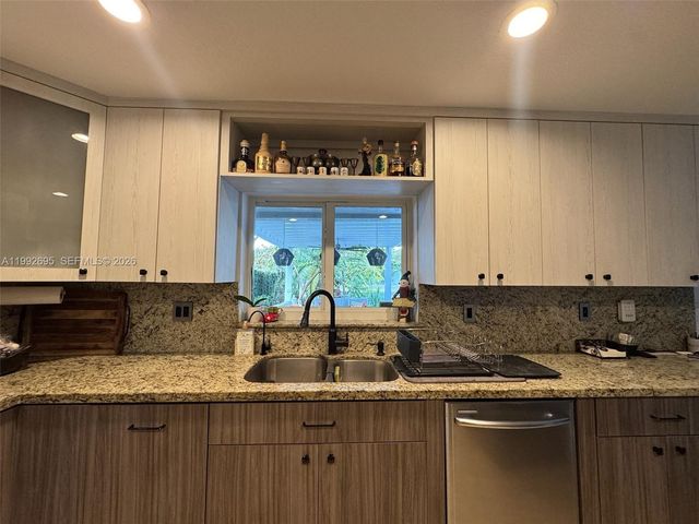 10973 NW 53rd Ln, Doral, FL 33178