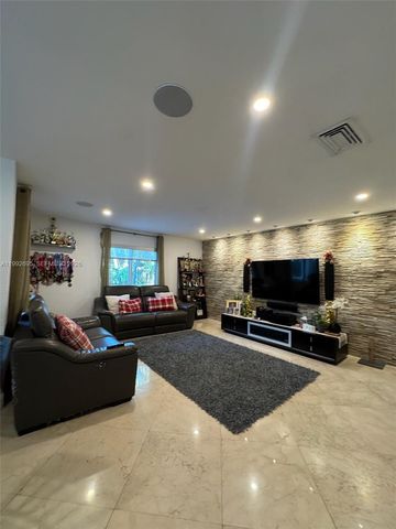 10973 NW 53rd Ln, Doral, FL 33178