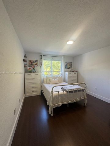 10973 NW 53rd Ln, Doral, FL 33178