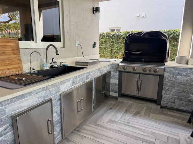 10973 NW 53rd Ln, Doral, FL 33178