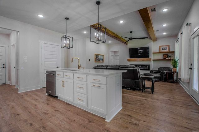 2301 E Maryland Ave, Sherwood, AR 72120