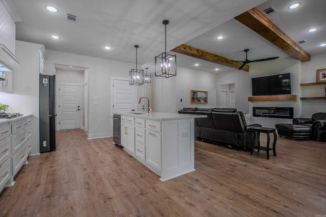 2301 E Maryland Ave, Sherwood, AR 72120