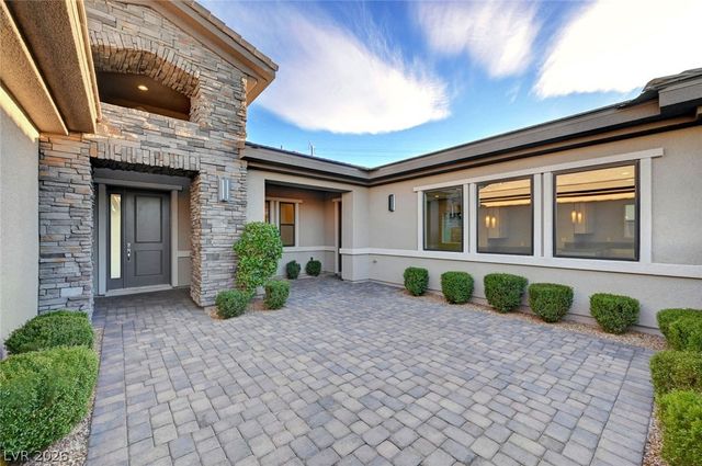 8477 Wolf Mountain Court, Las Vegas, NV 89129
