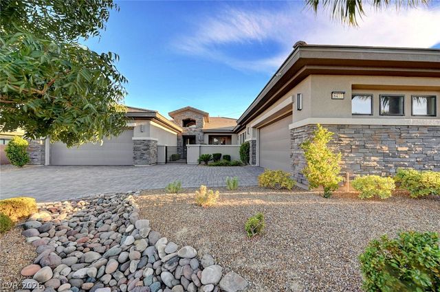 8477 Wolf Mountain Court, Las Vegas, NV 89129
