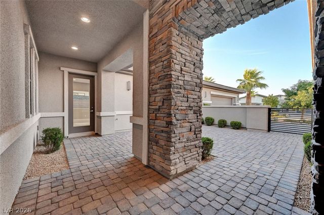 8477 Wolf Mountain Court, Las Vegas, NV 89129