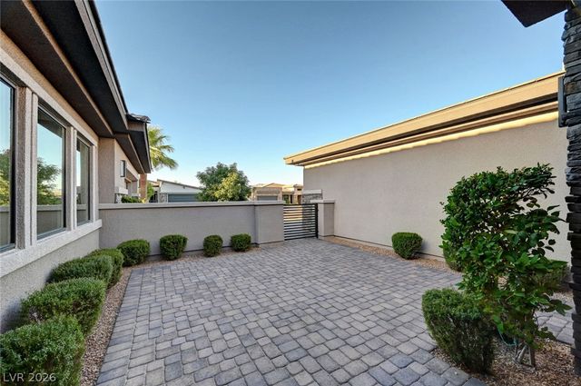 8477 Wolf Mountain Court, Las Vegas, NV 89129