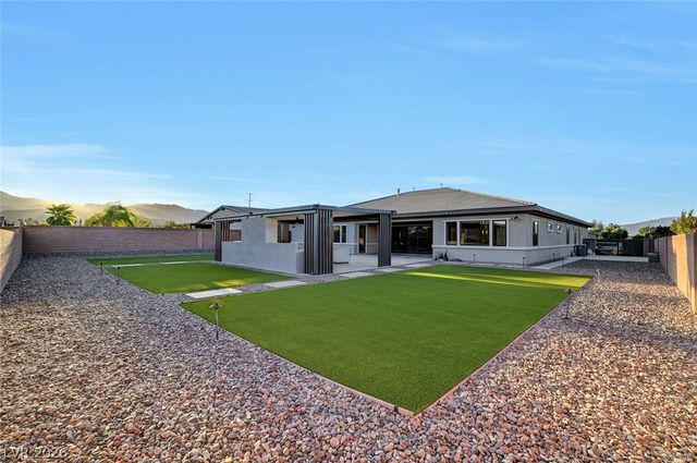 8477 Wolf Mountain Court, Las Vegas, NV 89129