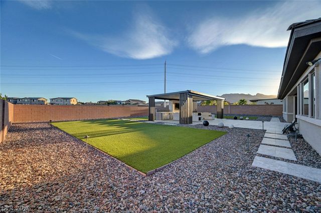 8477 Wolf Mountain Court, Las Vegas, NV 89129