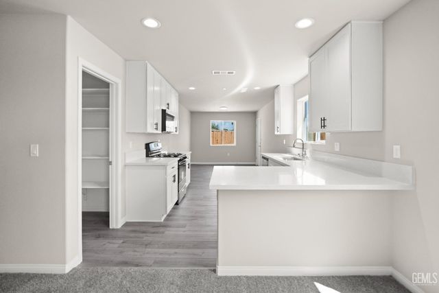 5019 Aliado Court, Bakersfield, CA 93307