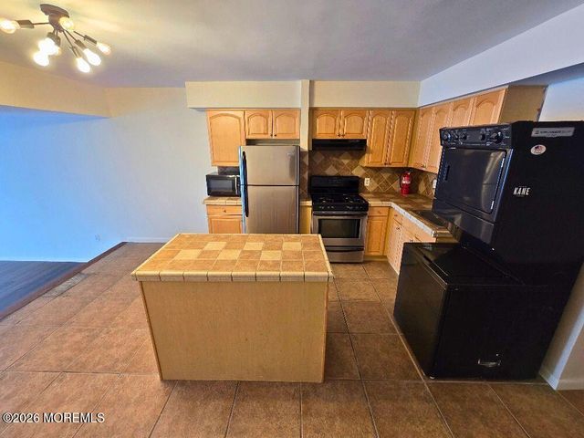 138 Bodman Place 11, Red Bank, NJ 07701