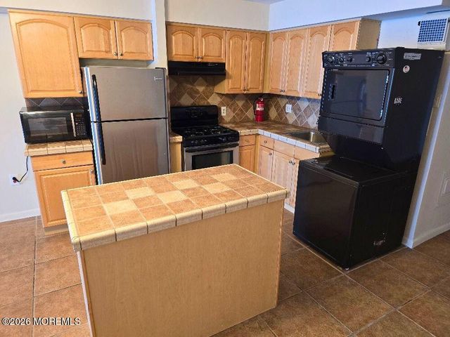 138 Bodman Place 11, Red Bank, NJ 07701