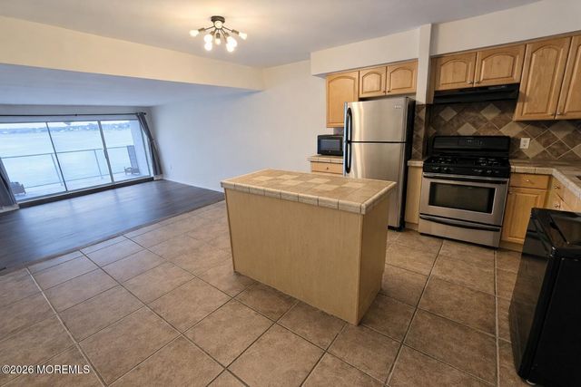138 Bodman Place 11, Red Bank, NJ 07701