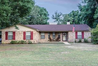 5905 Castle Dr, Milton, FL 32570