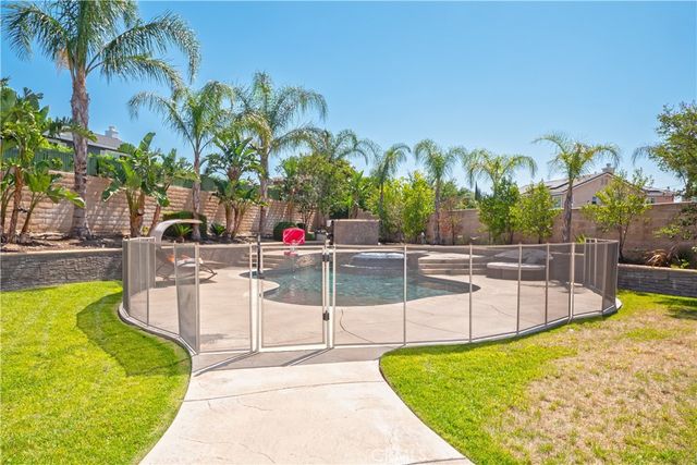 7505 Blue Mist Court, Fontana, CA 92336