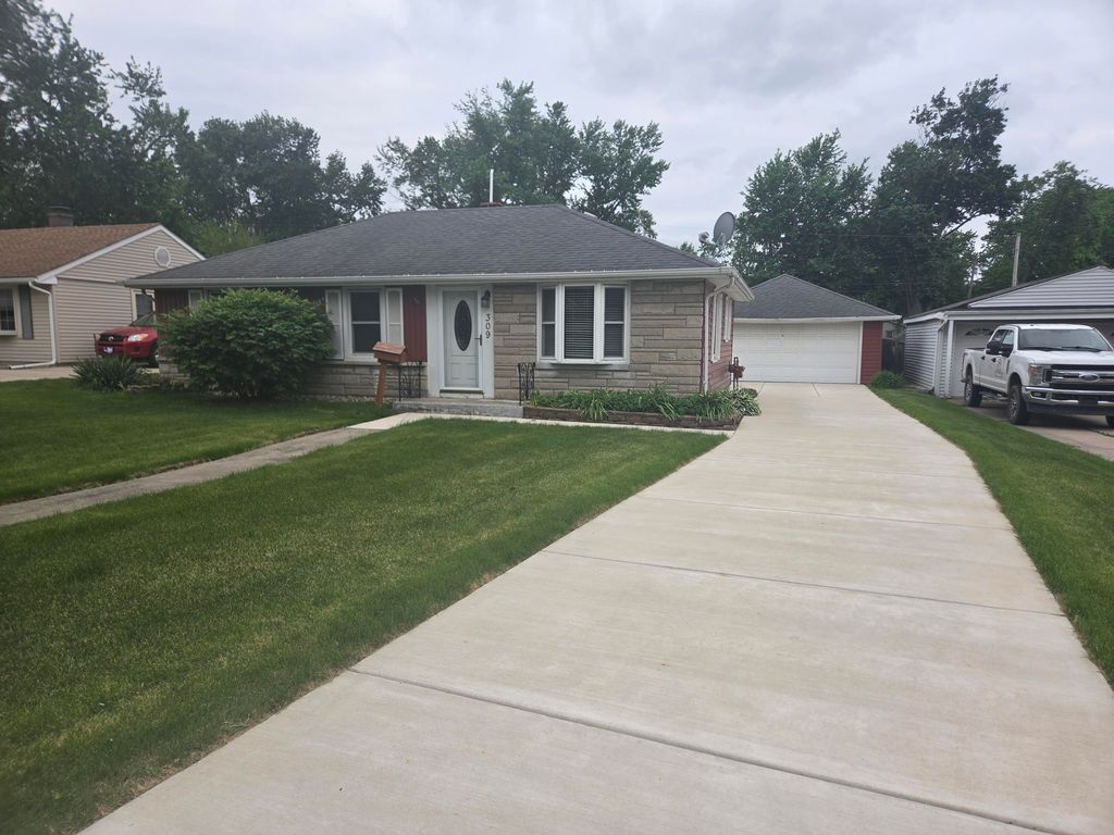 309 Maple Lane, Crown Point, IN 46307