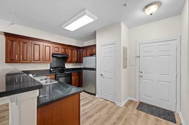 6611 W Sam Houston Parkway S 1E, Houston, TX 77072
