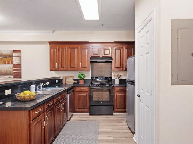 6611 W Sam Houston Parkway S 1E, Houston, TX 77072
