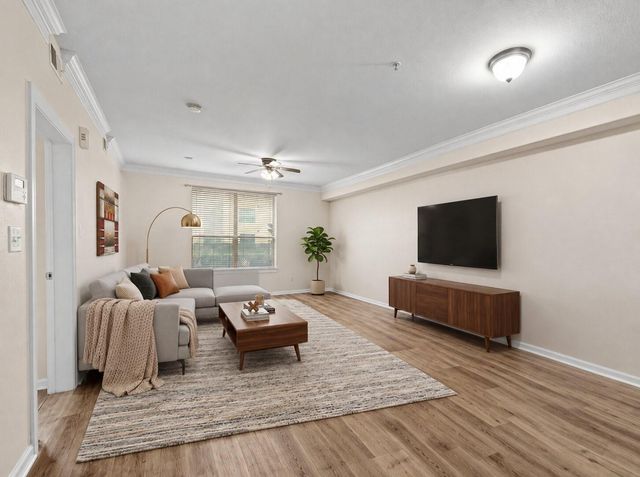 6611 W Sam Houston Parkway S 1E, Houston, TX 77072