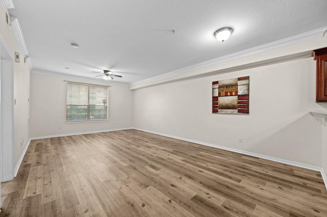 6611 W Sam Houston Parkway S 1E, Houston, TX 77072