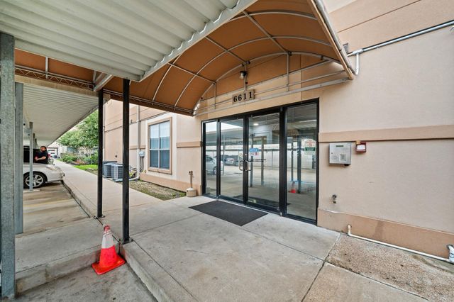 6611 W Sam Houston Parkway S 1E, Houston, TX 77072