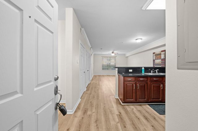6611 W Sam Houston Parkway S 1E, Houston, TX 77072