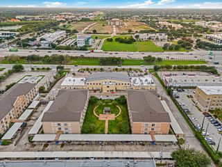6611 W Sam Houston Parkway S 1E, Houston, TX 77072