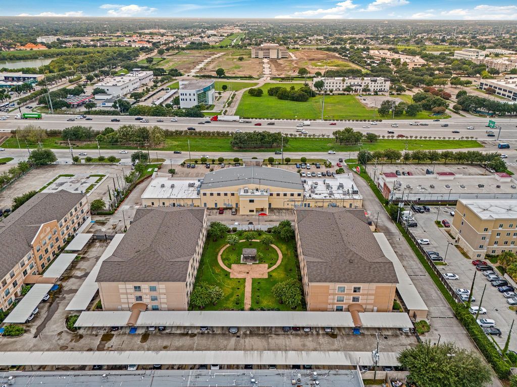6611 W Sam Houston Parkway S 1E, Houston, TX 77072