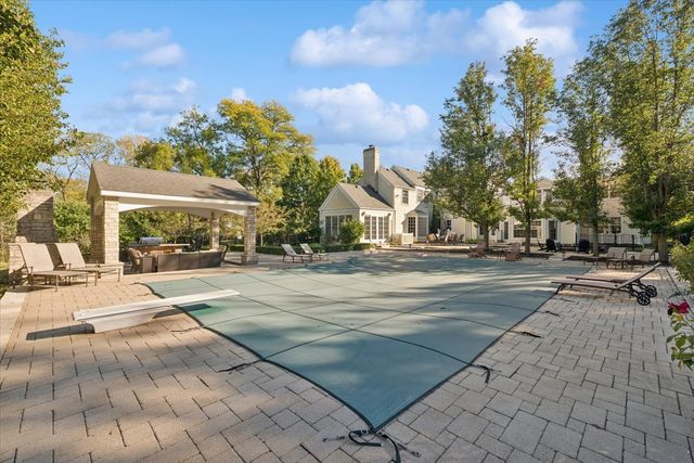 2122 Middlefork Road, Northfield, IL 60093