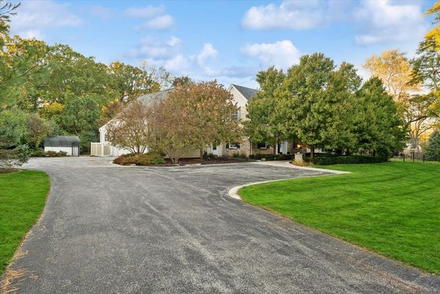 2122 Middlefork Road, Northfield, IL 60093