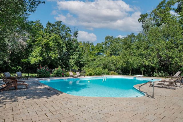 2122 Middlefork Road, Northfield, IL 60093