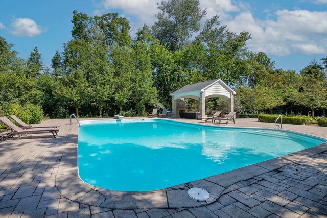 2122 Middlefork Road, Northfield, IL 60093