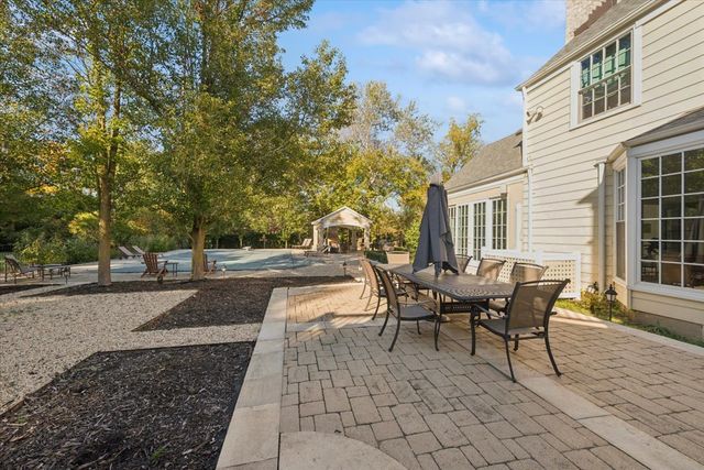 2122 Middlefork Road, Northfield, IL 60093