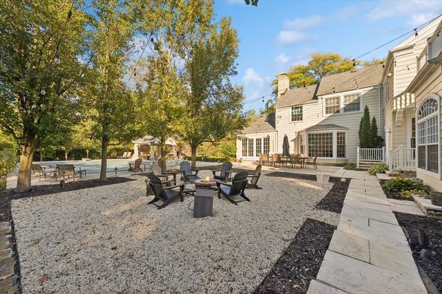 2122 Middlefork Road, Northfield, IL 60093