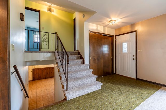9205 Idlewild Drive, Highland, IN 46322