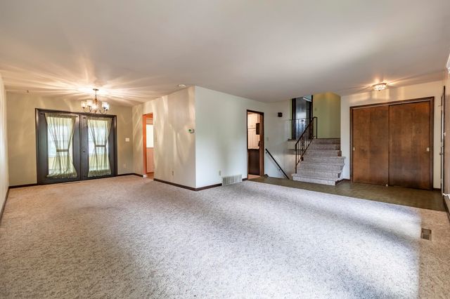 9205 Idlewild Drive, Highland, IN 46322