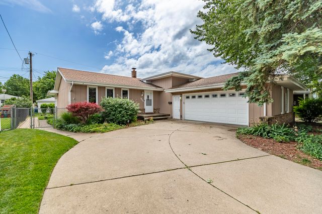 9205 Idlewild Drive, Highland, IN 46322