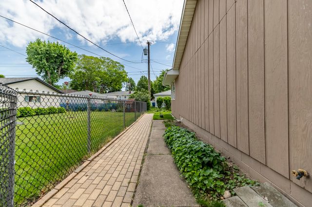 9205 Idlewild Drive, Highland, IN 46322