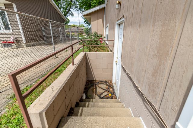 9205 Idlewild Drive, Highland, IN 46322