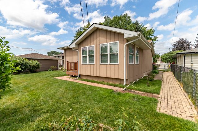 9205 Idlewild Drive, Highland, IN 46322
