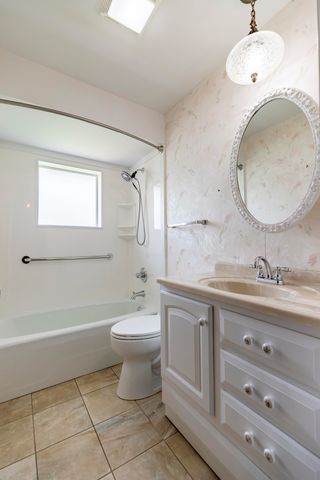 9205 Idlewild Drive, Highland, IN 46322