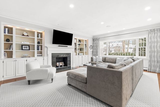 65 Woodcliff Rd, Wellesley, MA 02481