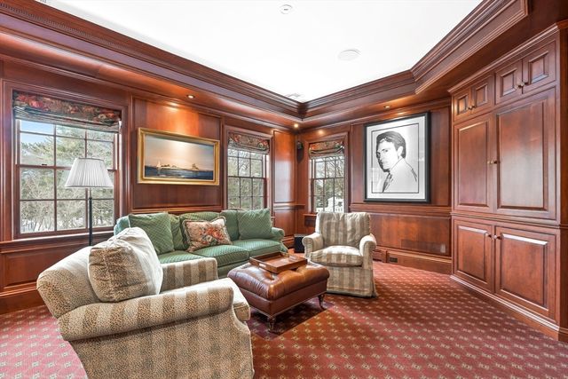 65 Woodcliff Rd, Wellesley, MA 02481