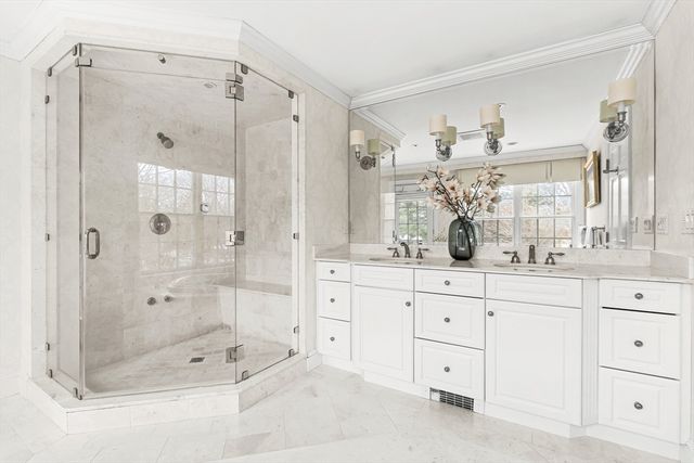 65 Woodcliff Rd, Wellesley, MA 02481