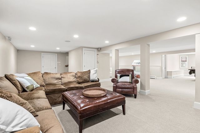 65 Woodcliff Rd, Wellesley, MA 02481