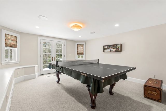 65 Woodcliff Rd, Wellesley, MA 02481