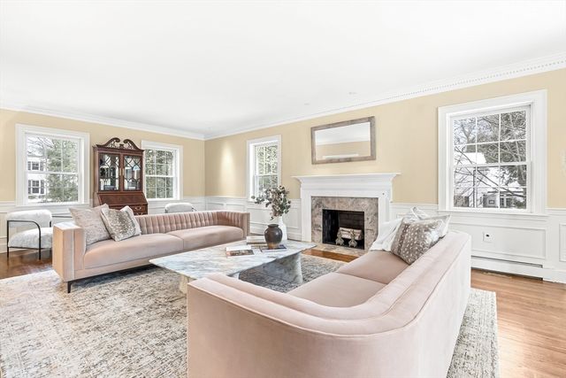 65 Woodcliff Rd, Wellesley, MA 02481
