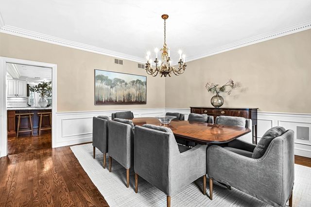 65 Woodcliff Rd, Wellesley, MA 02481