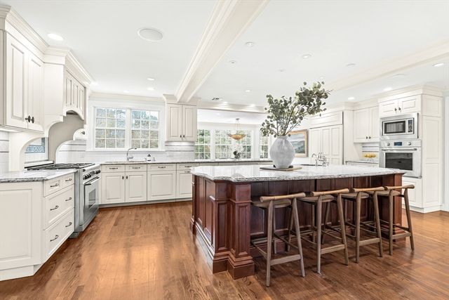 65 Woodcliff Rd, Wellesley, MA 02481